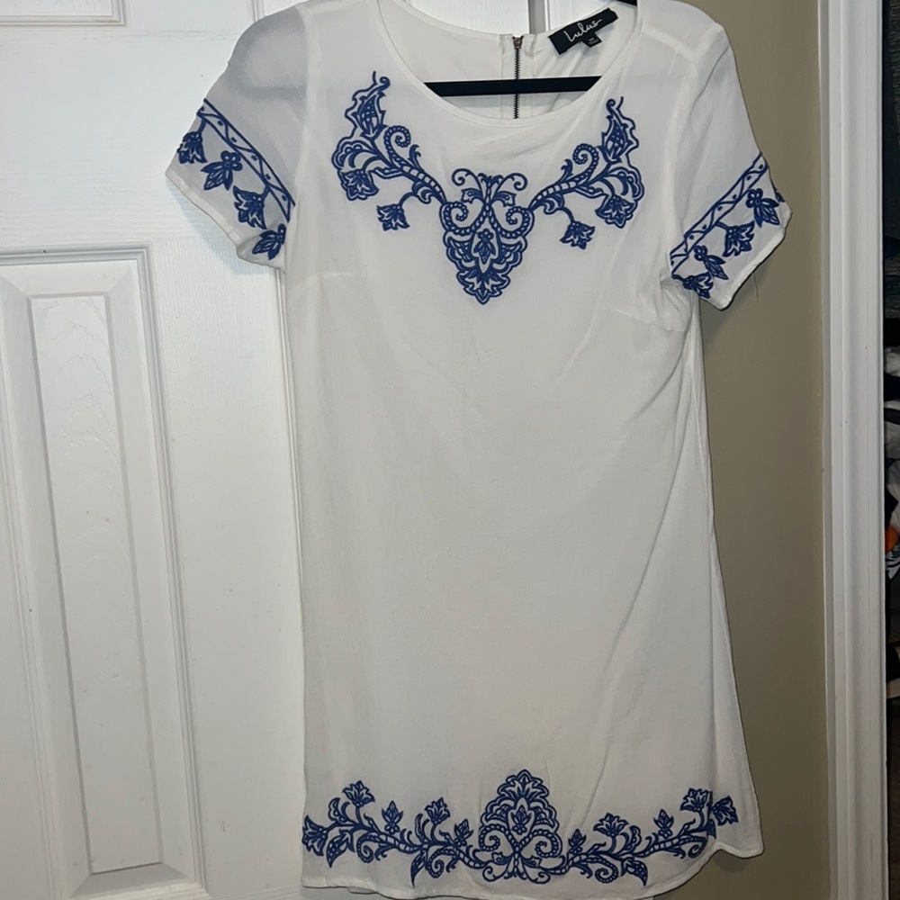Lulu’s white and blue short sleeve dress